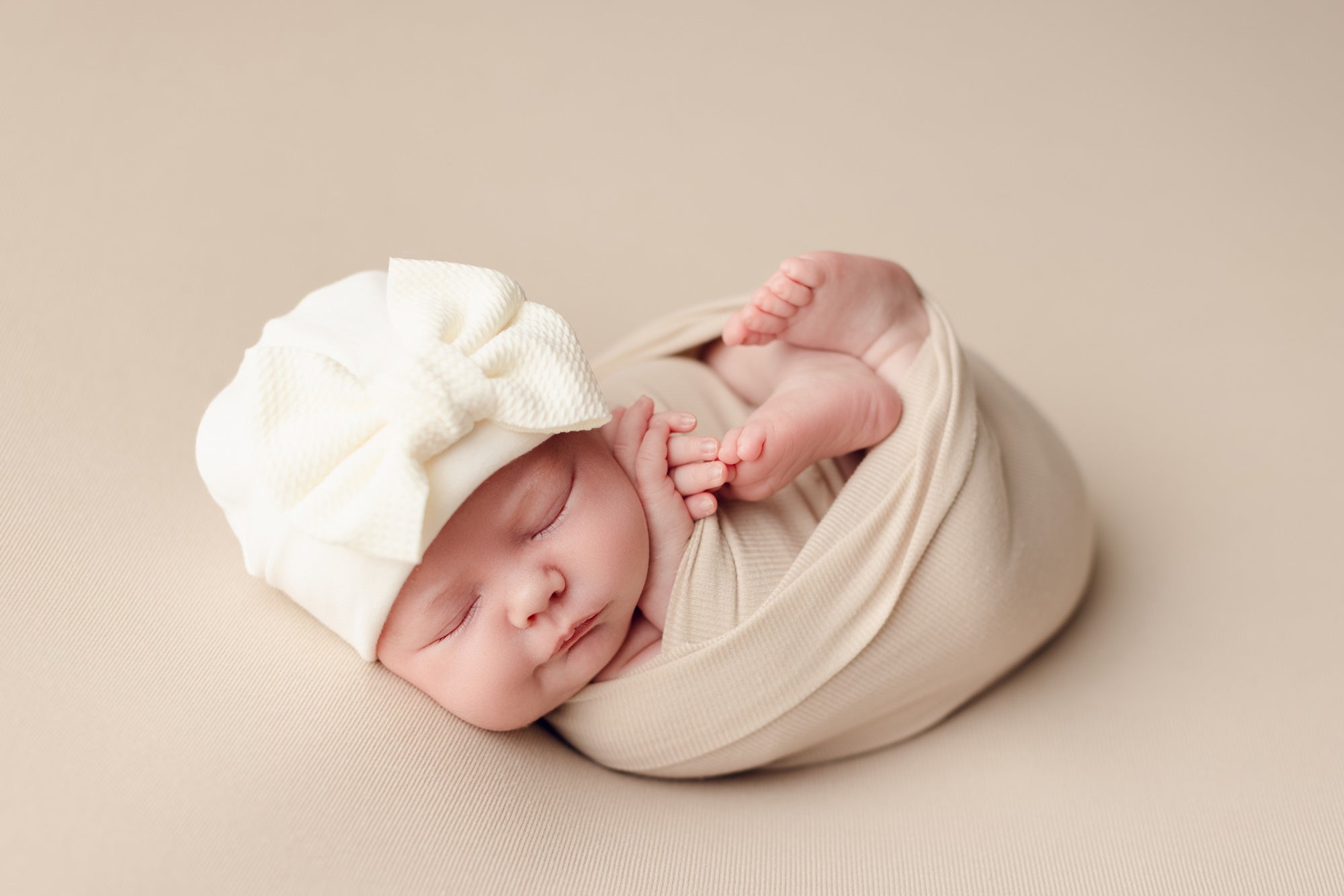 'Little Poppy' Bow Baby Hat // Ivory